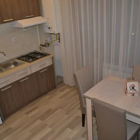 Lav * Mamaia
