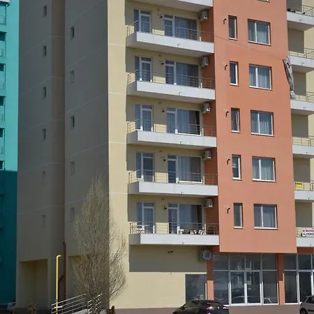 Lav * Mamaia